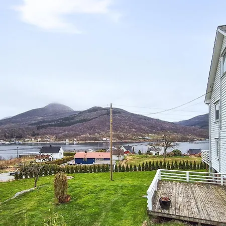 In Nedre Vats With House Sea View Holiday home *